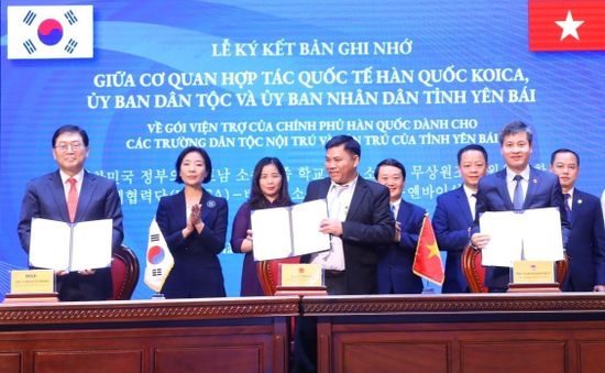 Cải thiện môi trường sống, học tập của học sinh dân tộc thiểu số