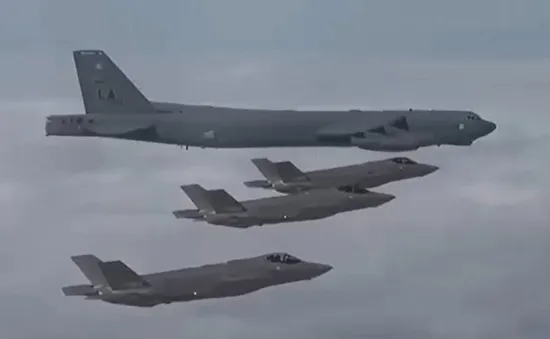 Máy bay ném bom của Mỹ tập trận với Hàn Quốc