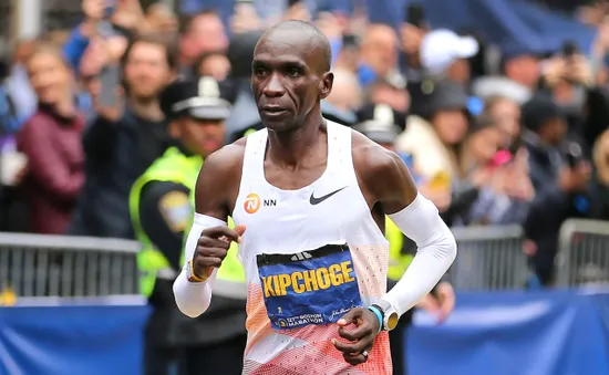 Huyền thoại Kipchoge gây thất vọng tại Boston Marathon 2023