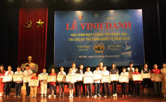 Hà Nội vinh danh 22 học sinh xuất sắc tại các kỳ thi toán học quốc tế 2023