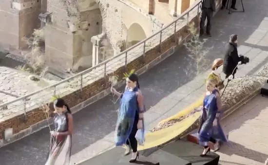 Tơ lụa Việt Nam toả sáng tại di sản ngàn tuổi của Italy