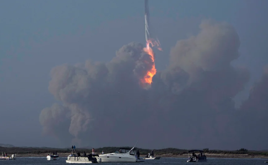 Tàu du lịch vũ trụ của SpaceX phát nổ trong lần phóng thử nghiệm đầu tiên