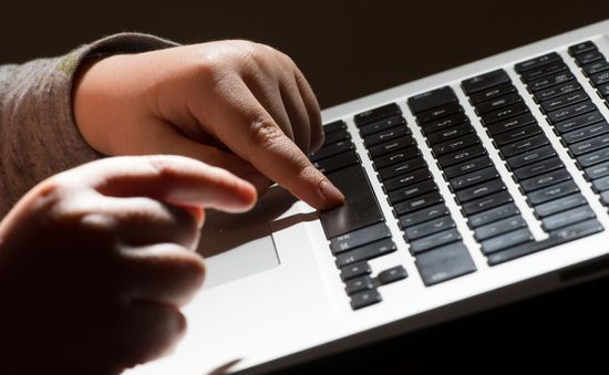 Lạm dụng tình dục trẻ em trực tuyến tăng gấp đôi trong hai năm qua