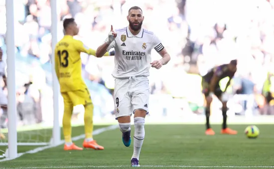 Benzema lập hat-trick trong 7 phút, Real Madrid thắng vùi dập Valladolid