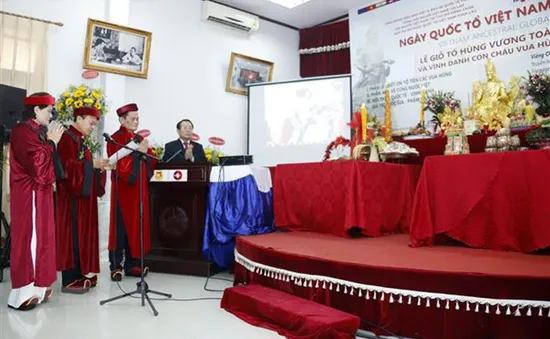 Cộng đồng người Việt tại Lào thành kính tổ chức Lễ Giỗ Tổ Hùng Vương