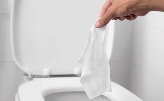 Anh đề xuất cấm khăn giấy ướt, nỗ lực giải quyết ô nhiễm nước