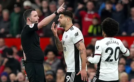 Mitrovic nhận án treo giò 8 trận sau thẻ đỏ ở trận gặp Man Utd