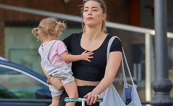 Amber Heard đang "sống cuộc đời bình thường" hậu thua kiện