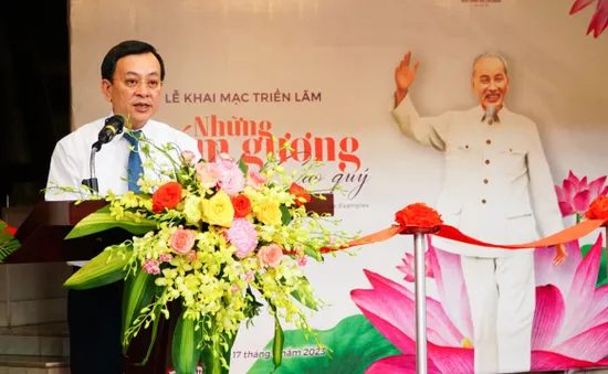 Khai mạc triển lãm "Những tấm gương bình dị và cao quý"