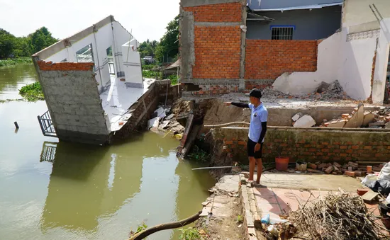 Liên tục sạt lở khu vực bờ kênh Cần Lố