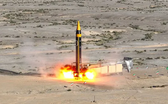 Iran tuyên bố phóng thành công tên lửa đạn đạo tầm bắn 2.000 km