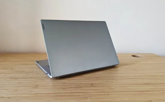 Laptop vỏ kim loại và nhựa: Cái nào tốt hơn?