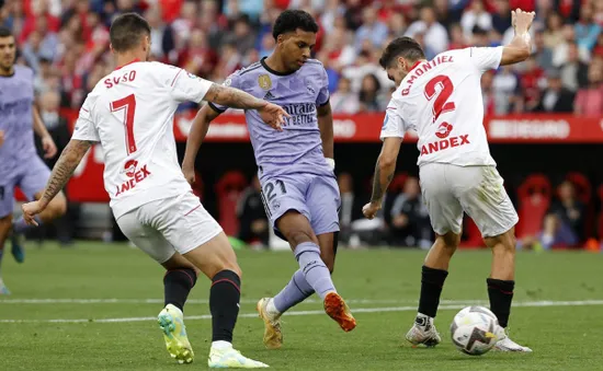 Real Madrid ngược dòng thành công trên sân của Sevilla