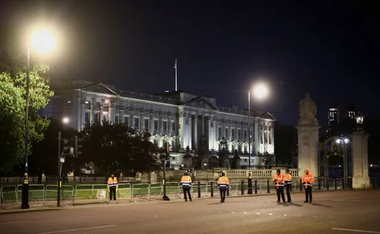 Anh bắt giữ đối tượng mang hung khí vào Cung điện Buckingham