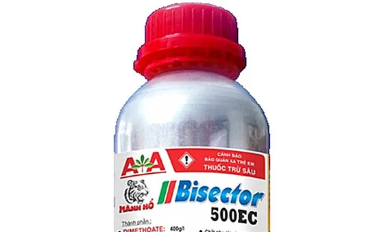 Thiếu niên 17 tuổi đầu độc bố mẹ vì bị cấm yêu
