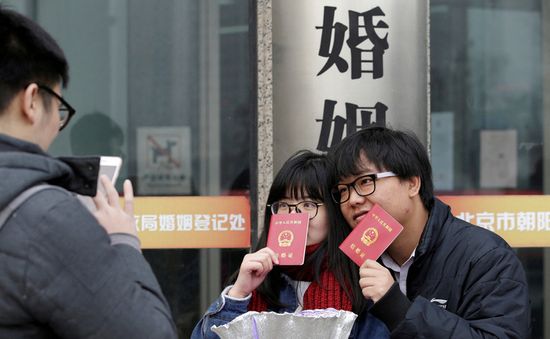 Số đăng ký kết hôn tại Trung Quốc giảm kỷ lục