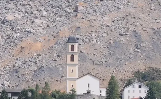 Ngôi làng ở Thụy Sĩ thoát khỏi trận lở đá trong gang tấc
