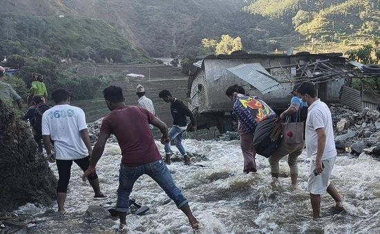 Mưa lớn trút xuống miền Đông Nepal khiến 1 người thiệt mạng, 25 người mất tích