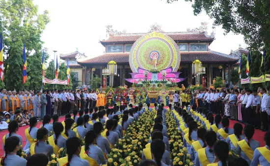 Lan tỏa yêu thương mùa Phật đản