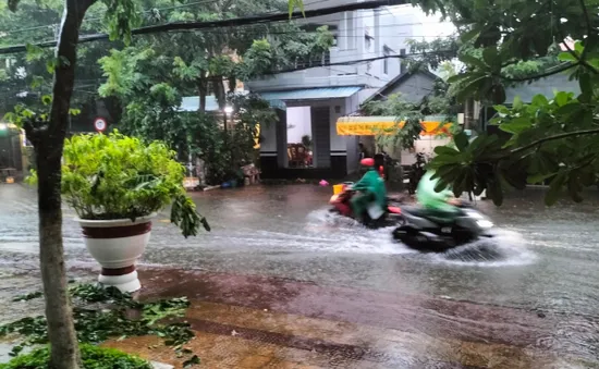 Bạc Liêu lại ''chìm'' trong biển nước sau mưa lớn