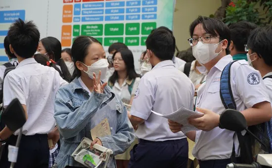 Đề Văn khó, thí sinh TP Hồ Chí Minh kỳ vọng gỡ điểm môn Ngoại ngữ vào 10