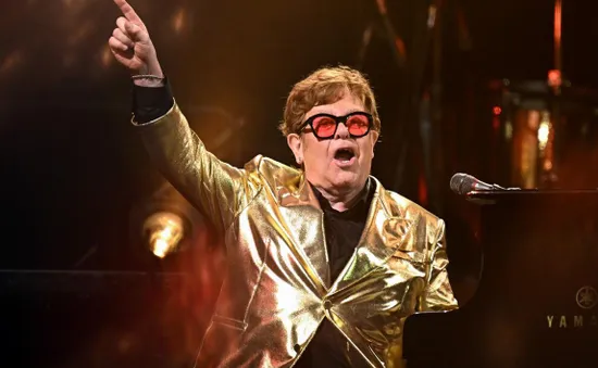 Elton John chính thức ngừng lưu diễn