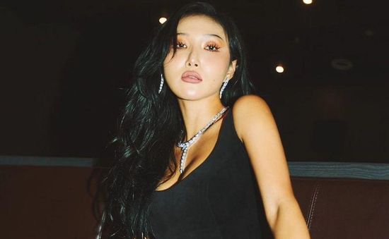 Hwasa (Mamamoo) bị hiệp hội phụ sinh cáo buộc "nhảy phản cảm"