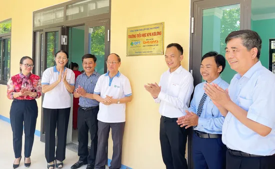 Lễ khánh thành trường Tiểu học KPa KơLơng do Draho tài trợ