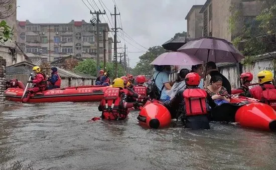 Trung Quốc kích hoạt ứng phó bão khẩn cấp