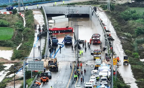 Ít nhất 35 người thiệt mạng sau trận mưa xối xả gây lũ lụt và lở đất ở Hàn Quốc