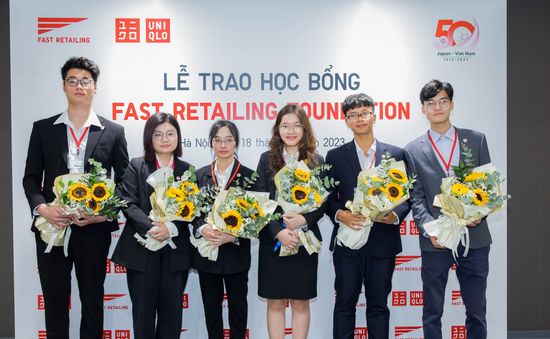 6 học sinh xuất sắc nhận học bổng bậc cử nhân của Fast Retailing Foundation