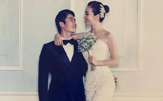 Han Hye Jin chia sẻ ảnh cùng chồng nhân kỷ niệm 10 năm ngày cưới