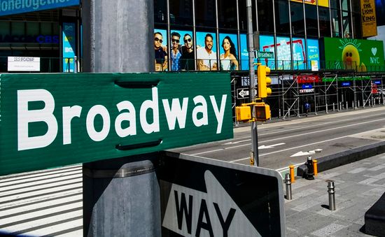 Broadway cân nhắc đình công cùng diễn viên, biên kịch Hollywood