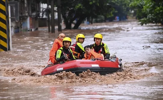 Trung Quốc cảnh báo thảm họa địa chất do mưa lớn