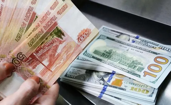 Đồng Ruble Nga xuống thấp nhất trong hơn 15 tháng