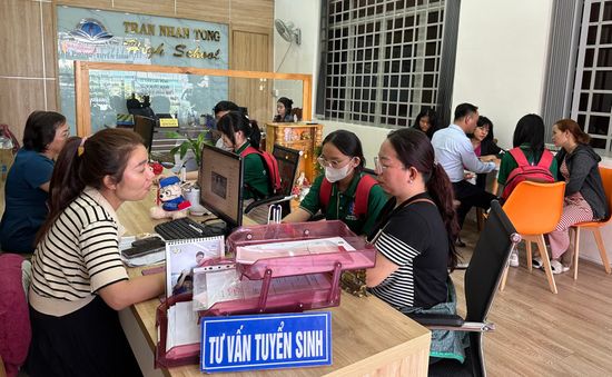 TP Hồ Chí Minh: Phụ huynh đôn đáo tìm trường cho con vào lớp 10