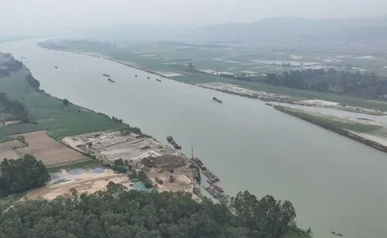 Xử phạt 3 cá nhân khai thác cát, sỏi trái phép trên sông Lam