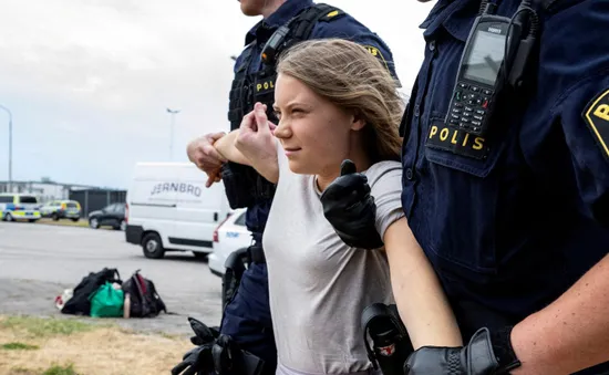 Greta Thunberg bị buộc tội không tuân lệnh của cảnh sát trong cuộc biểu tình