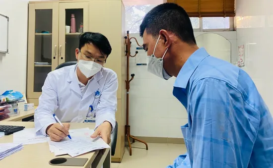 Rà soát, xây dựng lại giá khám bệnh theo yêu cầu