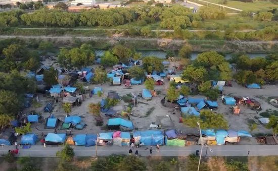 Chính sách tị nạn mới khiến nhiều người di cư mắc kẹt ở biên giới Mỹ - Mexico