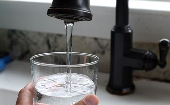 Gần 50% nước uống ở Mỹ có thể chứa "hóa chất vĩnh cửu" độc hại