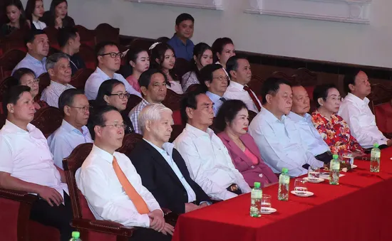 Chủ tịch nước dự Chương trình nghệ thuật đặc biệt tưởng nhớ Tổng Bí thư Lê Duẩn