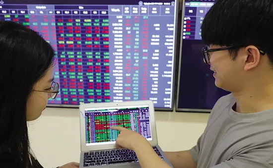 Gần 1,2 tỷ USD đổ vào chứng khoán