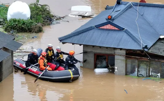 Triều Tiên cảnh báo thiệt hại do lũ lụt sau khi bão nhiệt đới Khanun đổ bộ