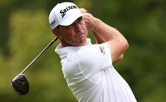 Đổi putter cán dài, Lucas Glover vô địch Wyndham Championship 2023