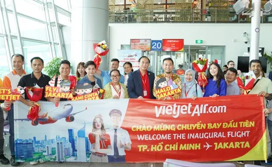 MET E&M đồng hành tổ chức famtrip trên chuyến bay đầu tiên từ TP Hồ Chí Minh đến Jakarta