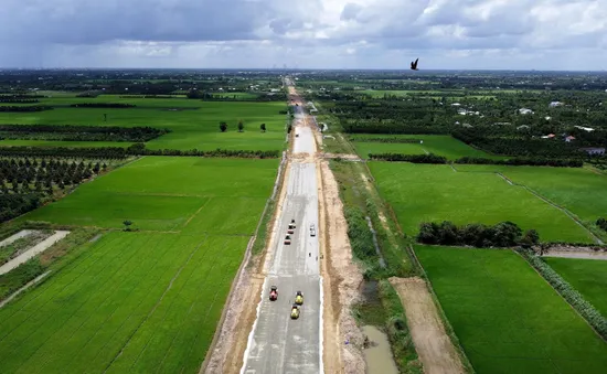 Nỗ lực thông xe tuyến cao tốc Mỹ Thuận - Cần Thơ vào cuối năm 2023