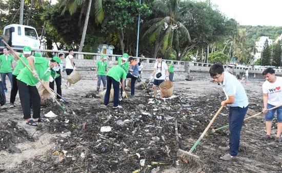 Khởi động chiến dịch làm sạch biển Vũng Tàu