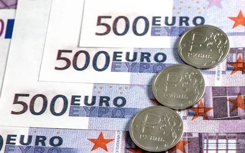 Đồng Ruble giảm xuống mức thấp nhất trong 17 tháng so với đồng Euro