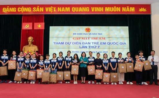 Bộ GDĐT gặp mặt học sinh tham dự Diễn đàn Trẻ em quốc gia lần thứ 7